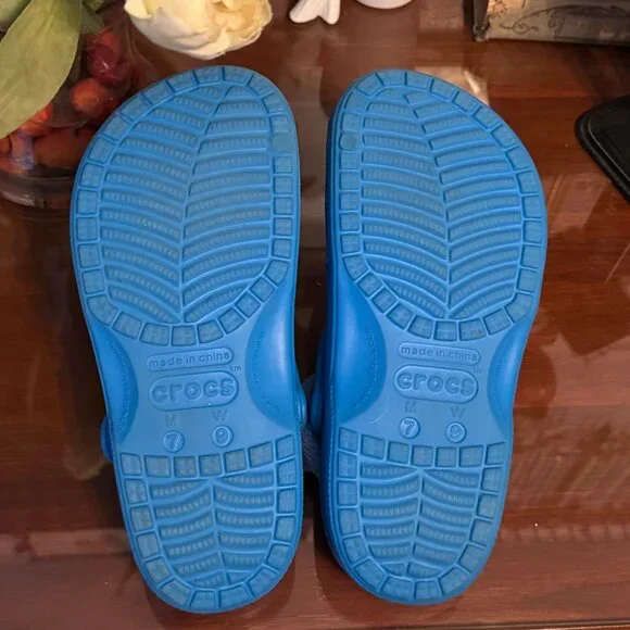 Unisex Classic Crocs - Picture 2 of 3